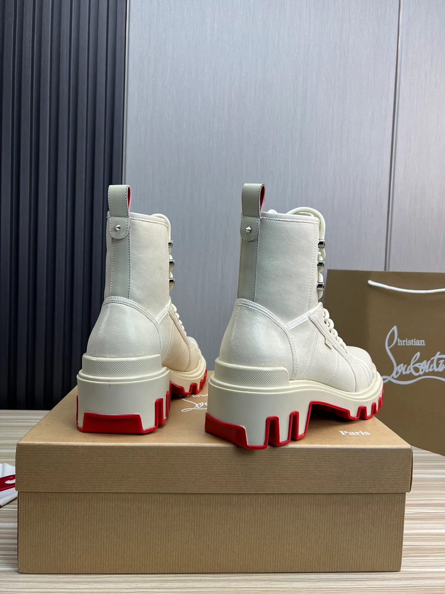 Men's shoes 💰820💰 CL popular red-soled boots 🆑1:1 original mold opening. Official website updated simultaneously ~ Christian* Louboutin, imported cowhide leather upper + water-dyed cowhide lining, original thick red sole, wear-resistant and non-slip ⬆️ Full set of counter packaging 🎁38-45 (38.45 custom-made, non-refundable)